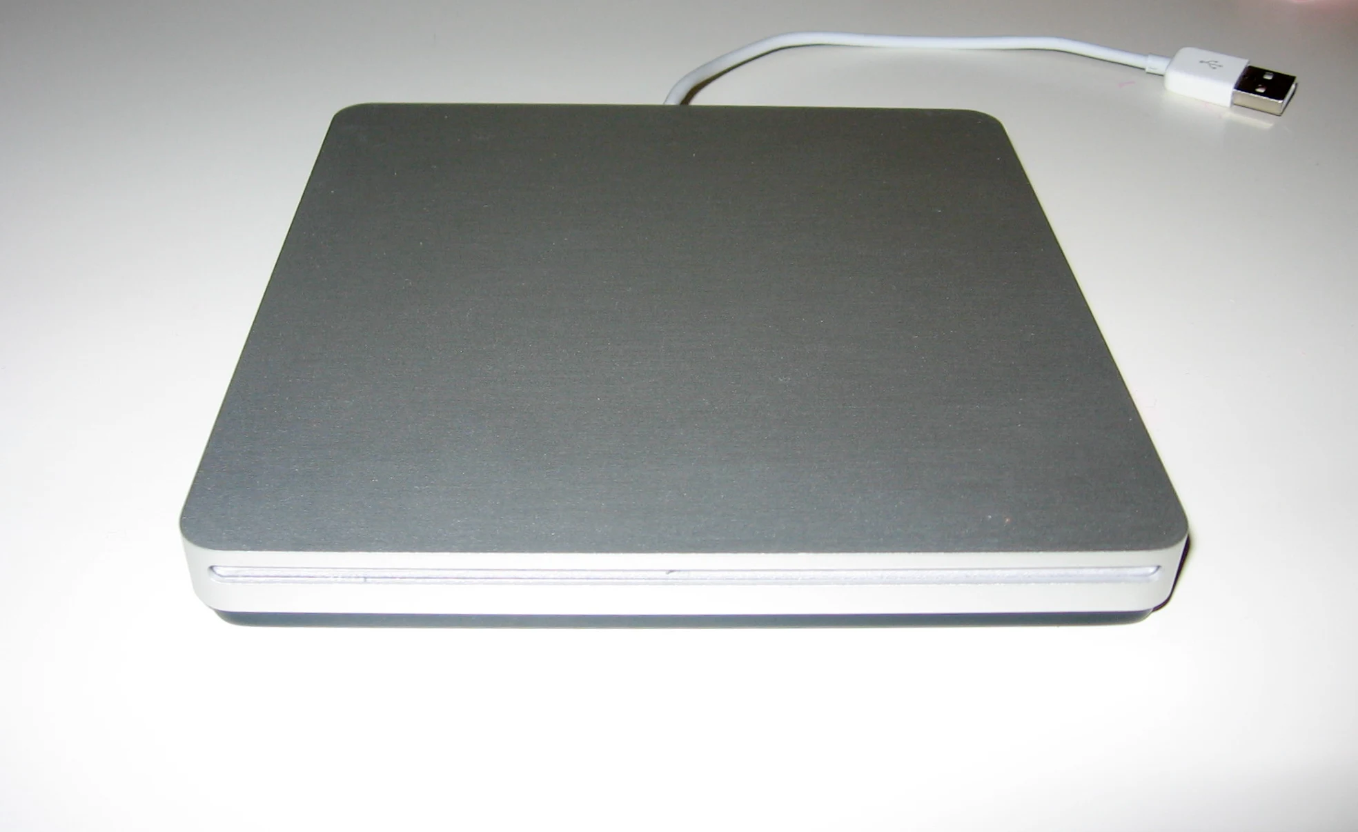 Внешний оптический привод Apple SuperDrive с USB-кабелем